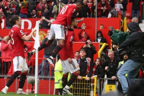 开云娱乐 -赛地聚焦——英超集结日热度飙升，达拉斯独行侠战术微调，悬念犹存，临场指挥获称赞的简单介绍