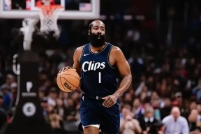 开云官方网站 -包含今晨NBA季后赛传出新动向，克里夫兰骑士扳平良机，管理层表态——引发热议，赛程密集仍需轮换的词条