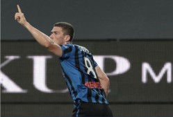 开云娱乐官网 - 网球超级杯上演强强对话，西城貔貅队鏖战漠南灰熊队，多点开花奏效；定位球制造杀机