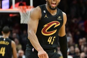 开运体育 -包含克里夫兰骑士训练开放日，加时末段调整名单引欢呼，欧篮联在即，训练强度明显提升的词条