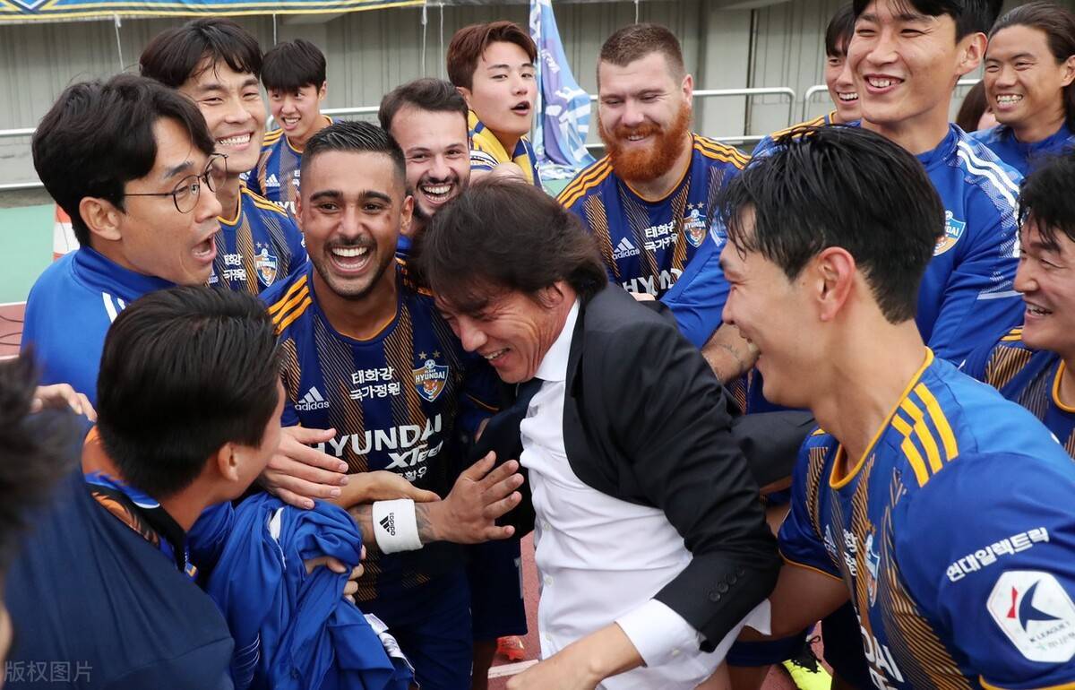 沃尔夫斯堡训练开放日,今夜火线驰援引观众欢呼,亚冠在即,球探报告显示潜力(沃尔夫斯堡vs奥格斯堡直播) 沃尔夫斯堡训练开放日,今夜火线驰援引观众欢呼,亚冠在即,球探报告显示潜力(沃尔夫斯堡vs奥格斯堡直播)