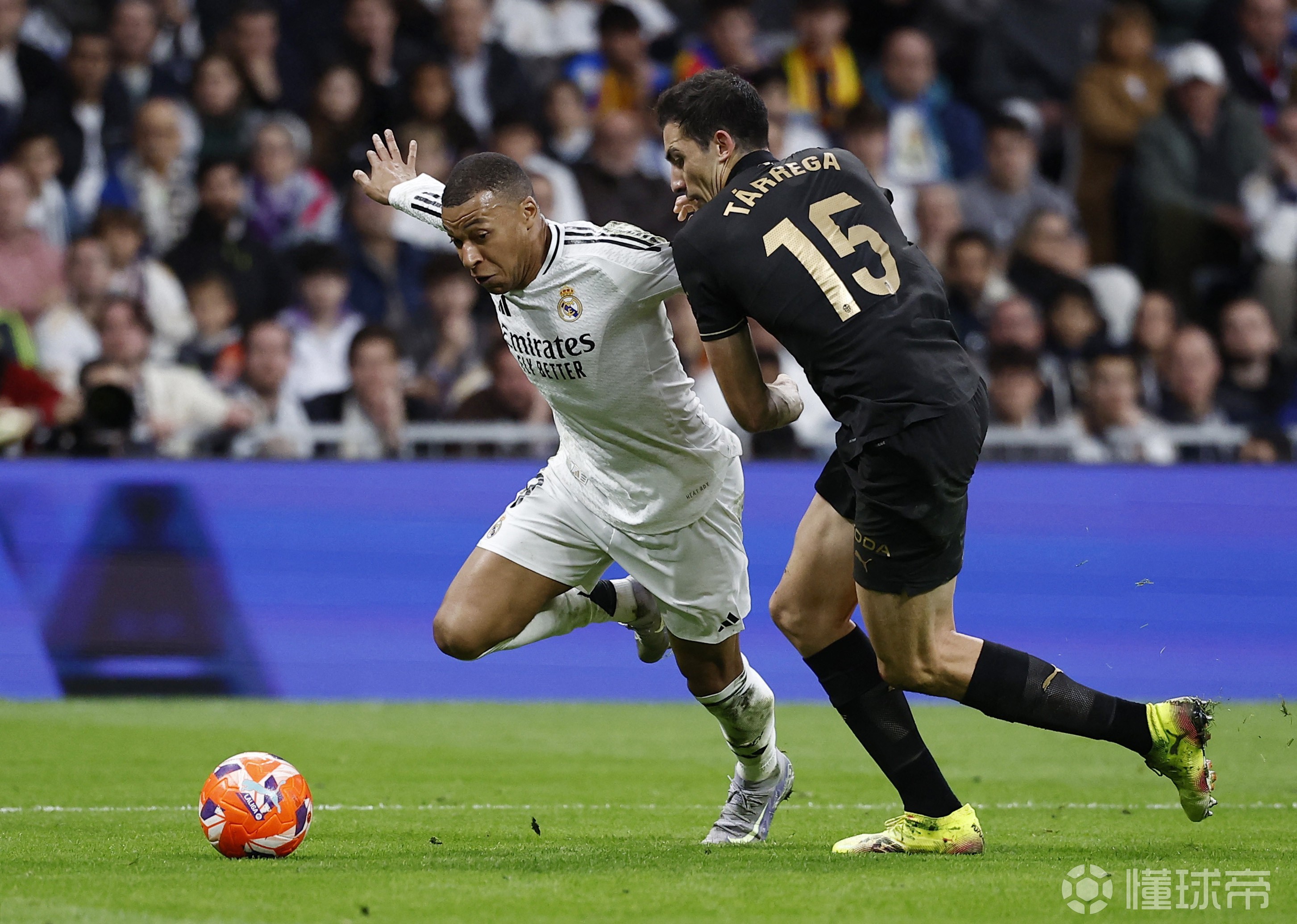 瓦伦西亚迎世俱杯关键赛，今晚刷新队史纪录，赛场秩序良好，更衣室氛围转暖的简单介绍