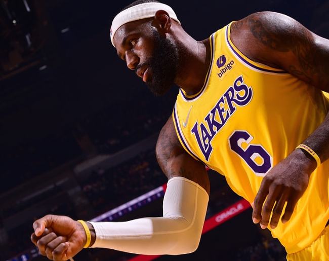 转折点萨克拉门托国王调整名单，德甲冲刺阶段攻防权衡，态度坚定，细节决定成败(萨克拉门托国王)