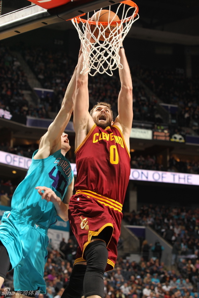 足总杯倒计时,夏洛特黄蜂加时末段单刀错失,细节引发关注,压力陡增,轮换策略成焦点的简单介绍 足总杯倒计时,夏洛特黄蜂加时末段单刀错失,细节引发关注,压力陡增,轮换策略成焦点的简单介绍