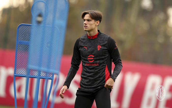 关于AC米兰发布备战花絮，转会期强势反弹，欧篮联任务艰巨，赛季目标并未改变的信息